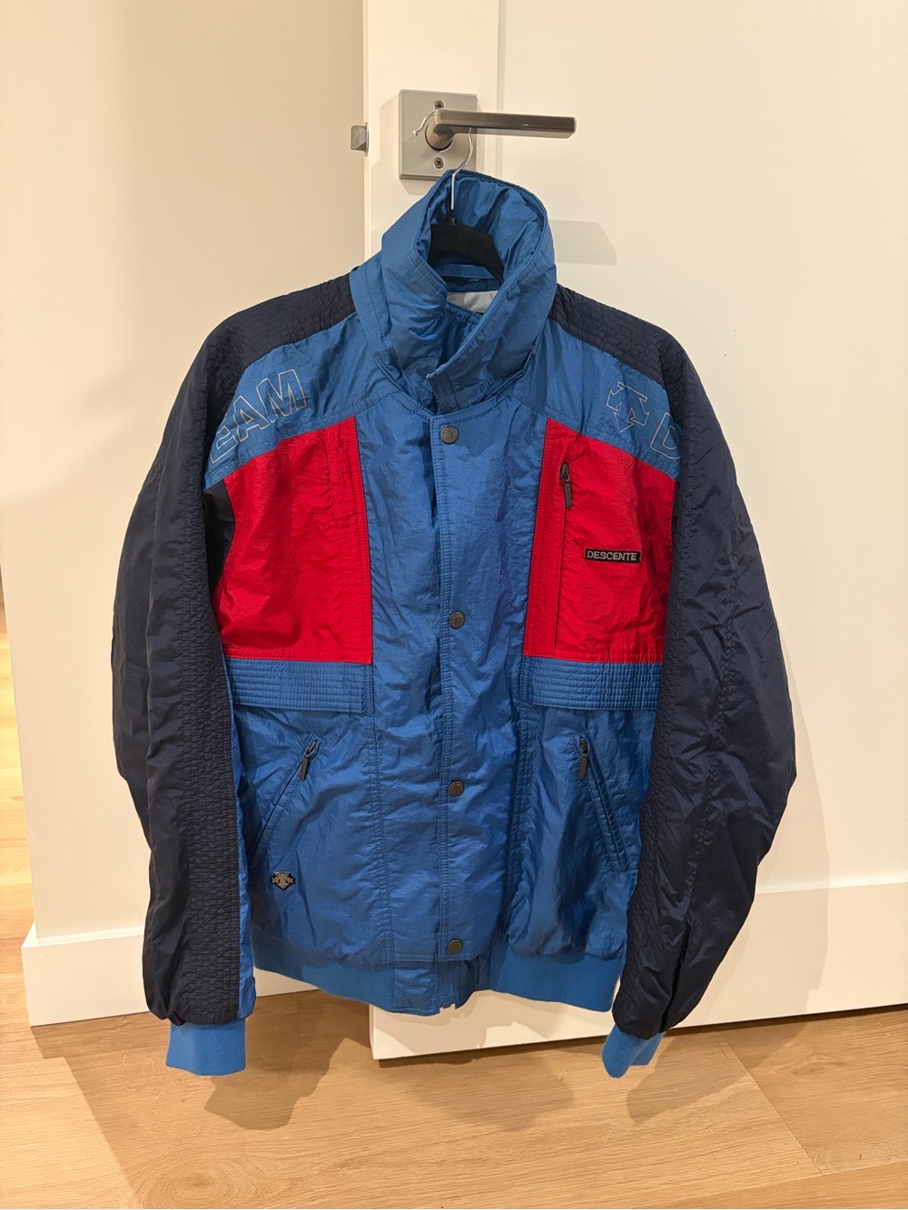 Descente Men's Blue & Red Ski Jacket with Navy Sleeves